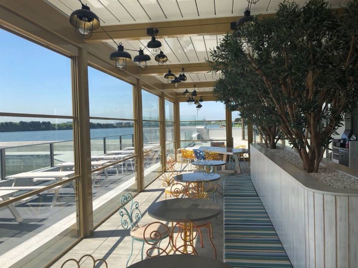 Inglasning för restaurang och uteservering